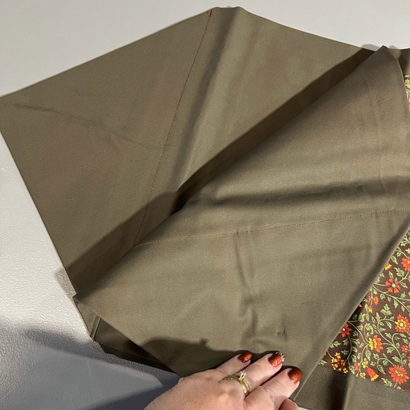 Floral Pattern Table Runner - Picture 2 of 2